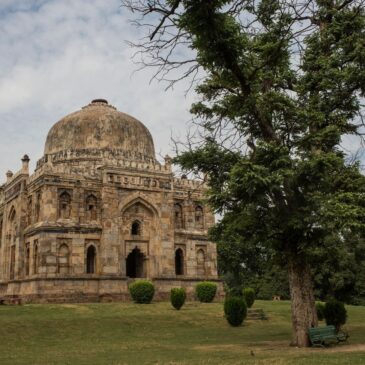 Historical places and monuments in Delhi
